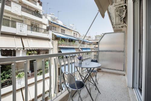 Glimmer 2-Bedroom Apartment in Athens - image 5