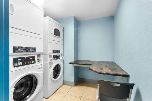 Suburban Studios Chattanooga Northeast - Ooltewah – Chattanooga, TN