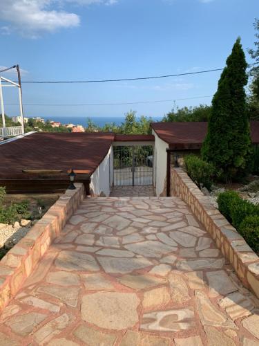 Sunray Guest House, Private Rooms & Apartment with Lovely Sea View 4