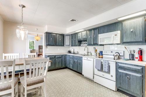 Waterfront Southold Retreat Less Than 3 Mi to Wineries! in Southold, USA