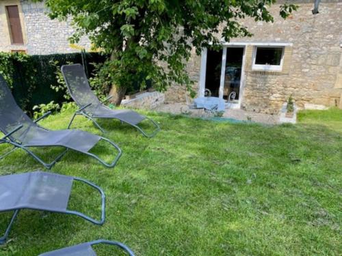 Maison chaleureuse avec piscine et aire de jeux in Crugny