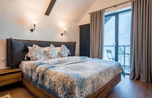 3 bedrooms, 4 beds