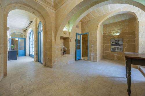 Room 6 - Family room x 3 by Solea, Għarb (Foto 9)