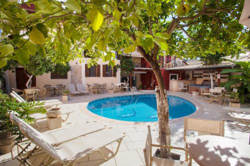 Paradise Hotel - image 11