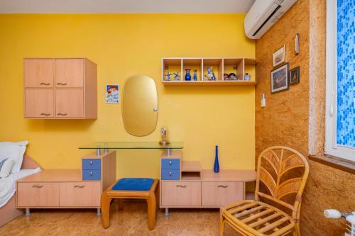 Vintage and Cozy 2BD Apartment in Prime Location by Flat Mаnager, Sofia (Foto 8)