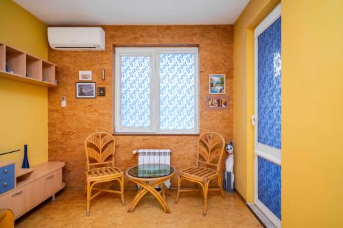 Vintage and Cozy 2BD Apartment in Prime Location by Flat Mаnager, Sofia (Foto 3)