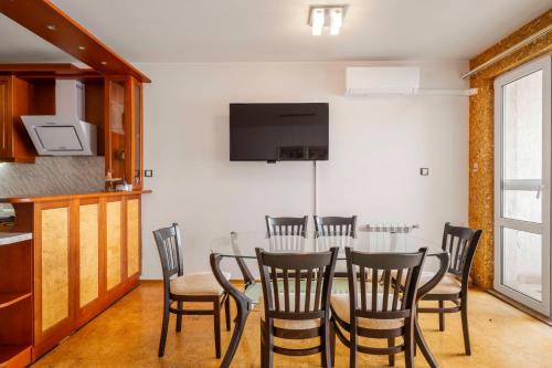 Vintage and Cozy 2BD Apartment in Prime Location by Flat Mаnager, Sofia (Foto 5)