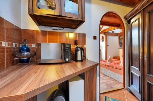 2 bedrooms, 5 beds