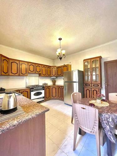 Classy 3 Bedroom Apartment in Amman - image 10