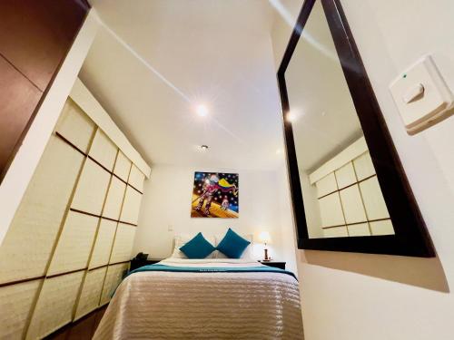 Standard Double Room image 5