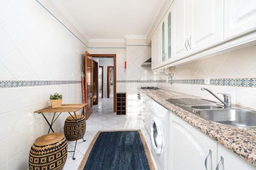 Spacious&bright2bedroom Apt Near Beaches,sleeps 6 in บัววิสตา