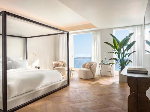 The Roc Club, A Hotel to Live®