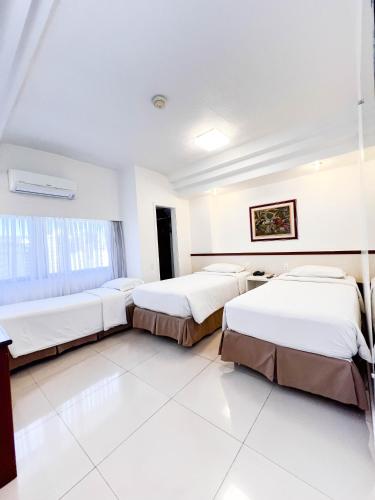 3 twin beds