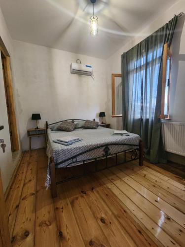 1 queen bed