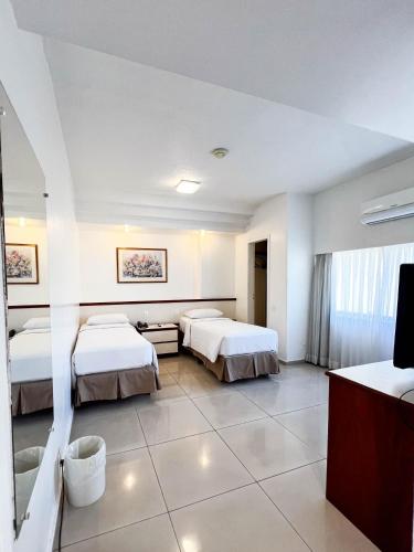 Superior Twin Room image 3