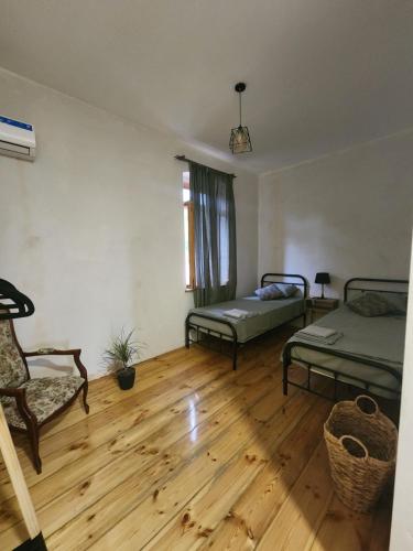 3 twin beds