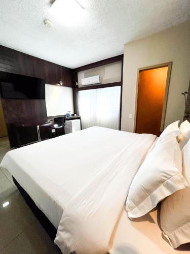 Deluxe Double Room image 4