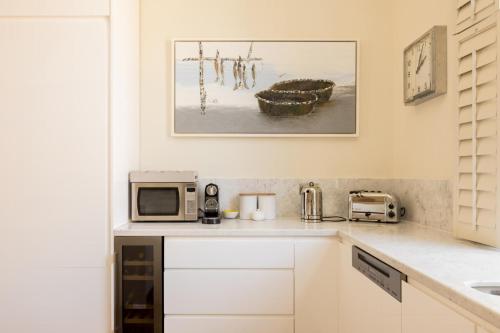 Green History – 3 Bedrooms in Kensington, London (photo 11)