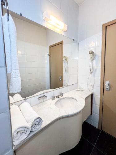 Deluxe Twin Room image 2