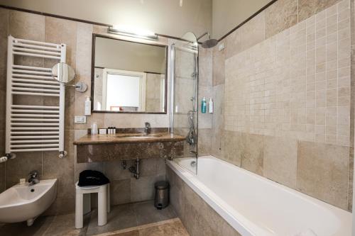 Hotel Embassy - image 11