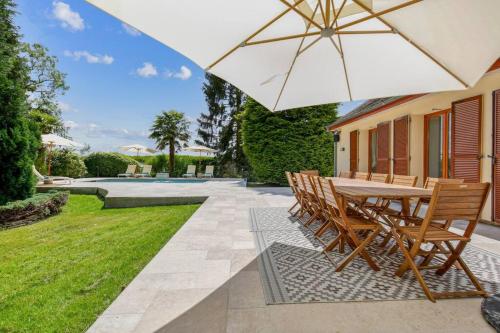 Magnifique Villa, 1H de Paris, Piscine chauffee ! in La Houssoye