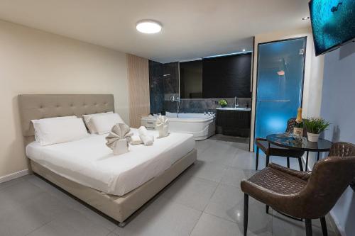Lago Suites Hotel – Jerusalem, CA