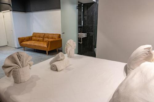 Lago Suites Hotel – Jerusalem, CA