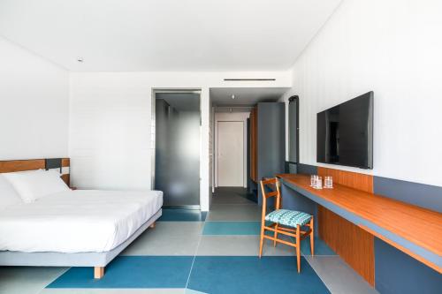 room detail thumbnail 2