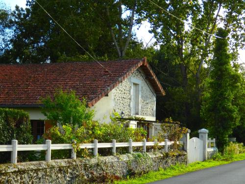 Les Bruyères gîte à louer Fleurignac