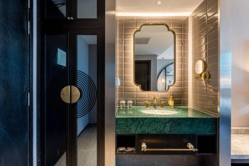 room detail thumbnail 1