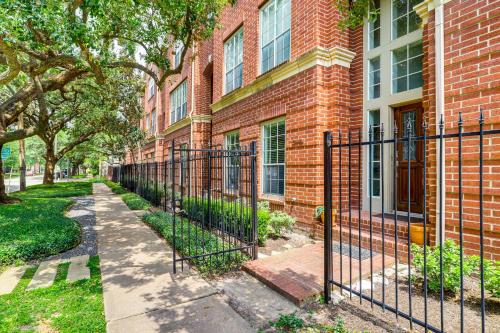 Midtown Houston Abode 8 Blocks to Downtown! in Houston, USA