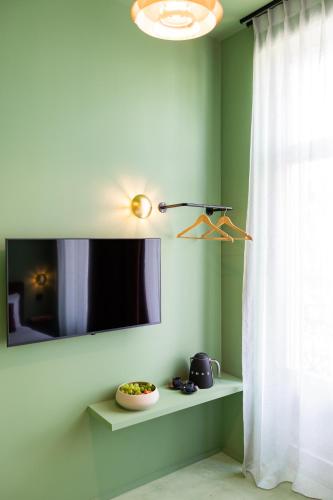 Double Room with Garden View image 5