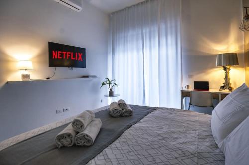 Spacious City Hub, Metro at Doorstep M1 and M2 1 min, Milán