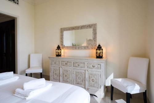 Chic Downtown Apt with NETFLIX by GuestReady - image 10