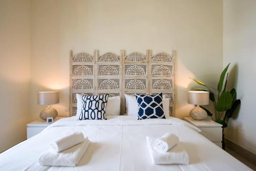 Chic Downtown Apt with NETFLIX by GuestReady - image 13