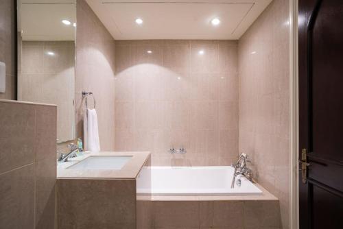 Chic Downtown Apt with NETFLIX by GuestReady - main image