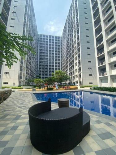 1 Bedroom with Balcony near MOA