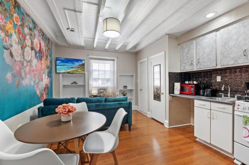 Modern Loft Apartment In The Heart Of Center City in Philadelphia, USA