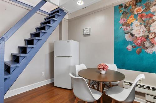Modern Loft Apartment In The Heart Of Center City in Philadelphia, USA