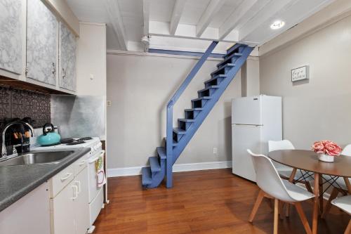 Modern Loft Apartment In The Heart Of Center City in Philadelphia, USA