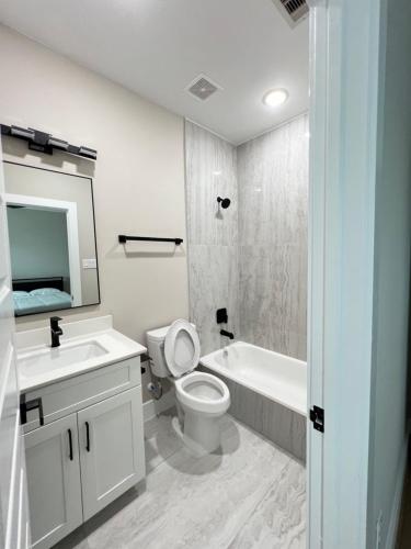 Charming 3-bedroom modern townhome in Houston, USA