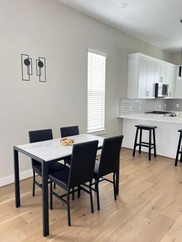 Charming 3-bedroom modern townhome in Houston, USA