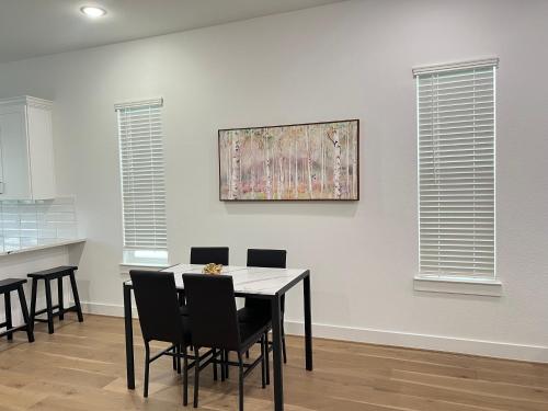 Charming 3-bedroom modern townhome in Houston, USA