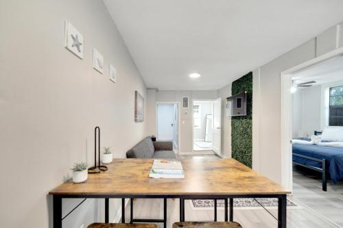 Tampa Delight Modern 2 Bedroom Retreat in Tampa, USA