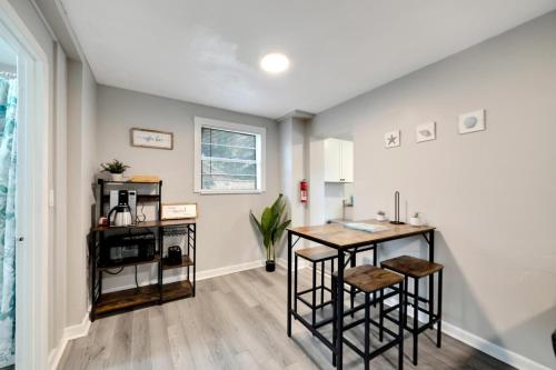 Tampa Delight Modern 2 Bedroom Retreat in Tampa, USA