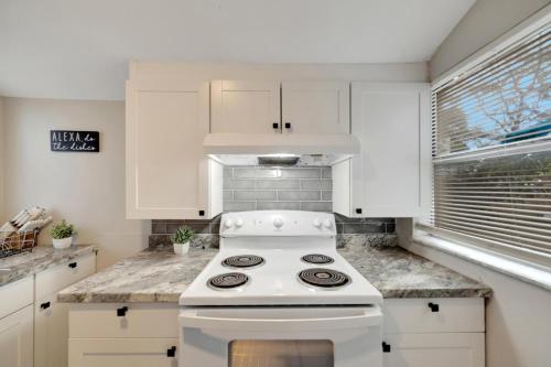 Tampa Delight Modern 2 Bedroom Retreat in Tampa, USA