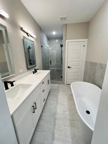 Charming 3-bedroom modern townhome in Houston, USA
