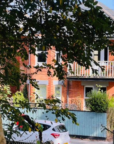 Exterior view, Bournemouth. Private Self Contained space. in Bournemouth Suburbs