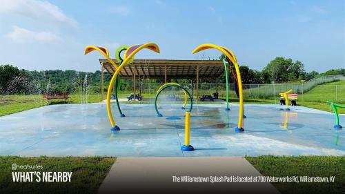 Fishing & Skate Park, 10 mins to Ark, Sleeps 14 in Dry Ridge (KY)