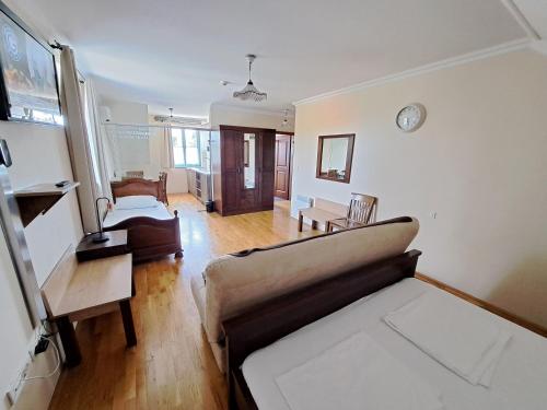 Villa Parma in Maribor Self check - in Room Type - Superior Quadruple Room with Kitchenette
